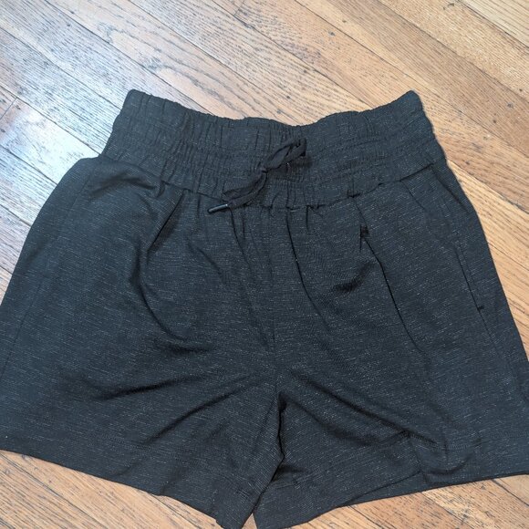 Medium Shorts - Picture 2 of 5